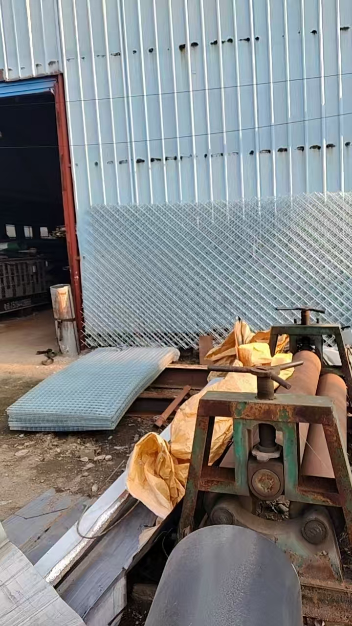 卷板机出售，2200，卷宽，厚度12，现寄卖价9000元，电机7.5千瓦，包正常