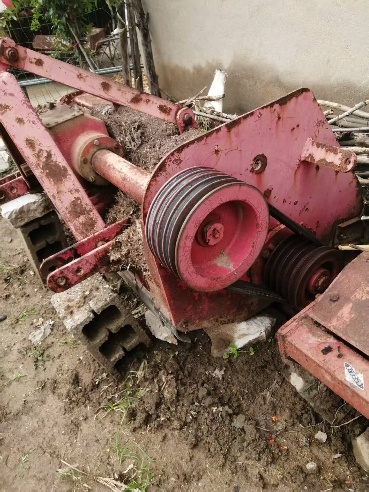 1米半的秸秆还田机一台，只用了一副刀片，8成新，包正常使用，闲置，原价4600元