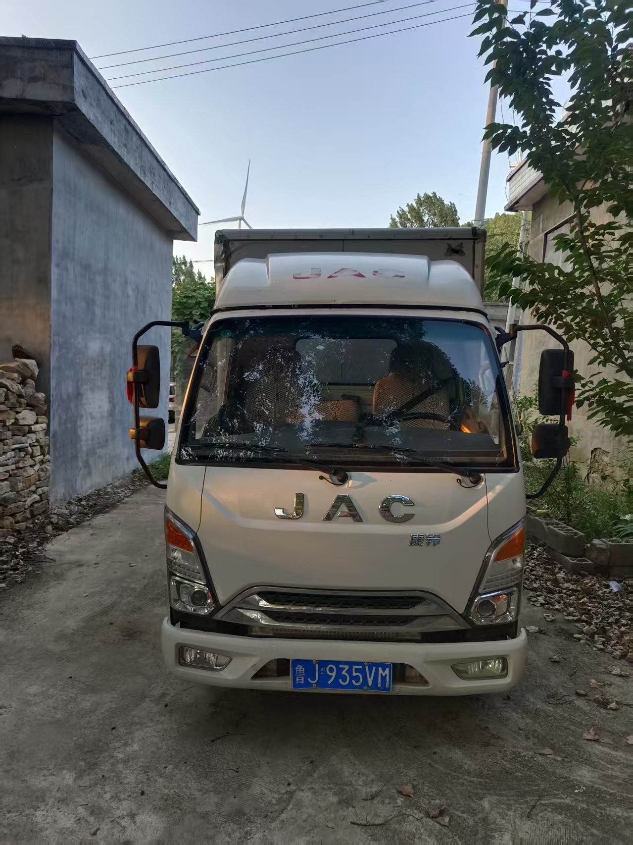 寄卖20年10月份，江淮康铃3.8米箱货，审车保险这个月到期，正常使用，闲置，价