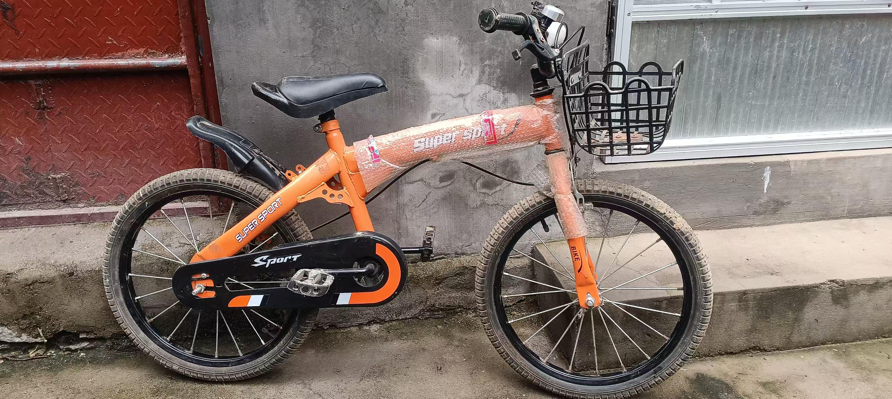 精品儿童山地车，长1.2米高80厘米，充气胎九成新。原价210元，闲置，包正常使