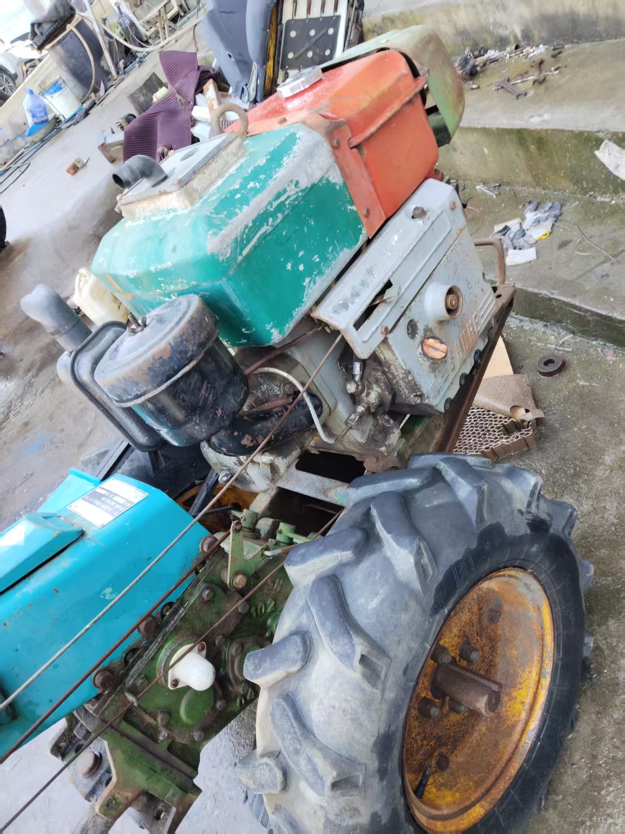 手扶拖拉机带车斗，正常使用，原价5300元，闲置，现寄卖价2000元，支付微信（