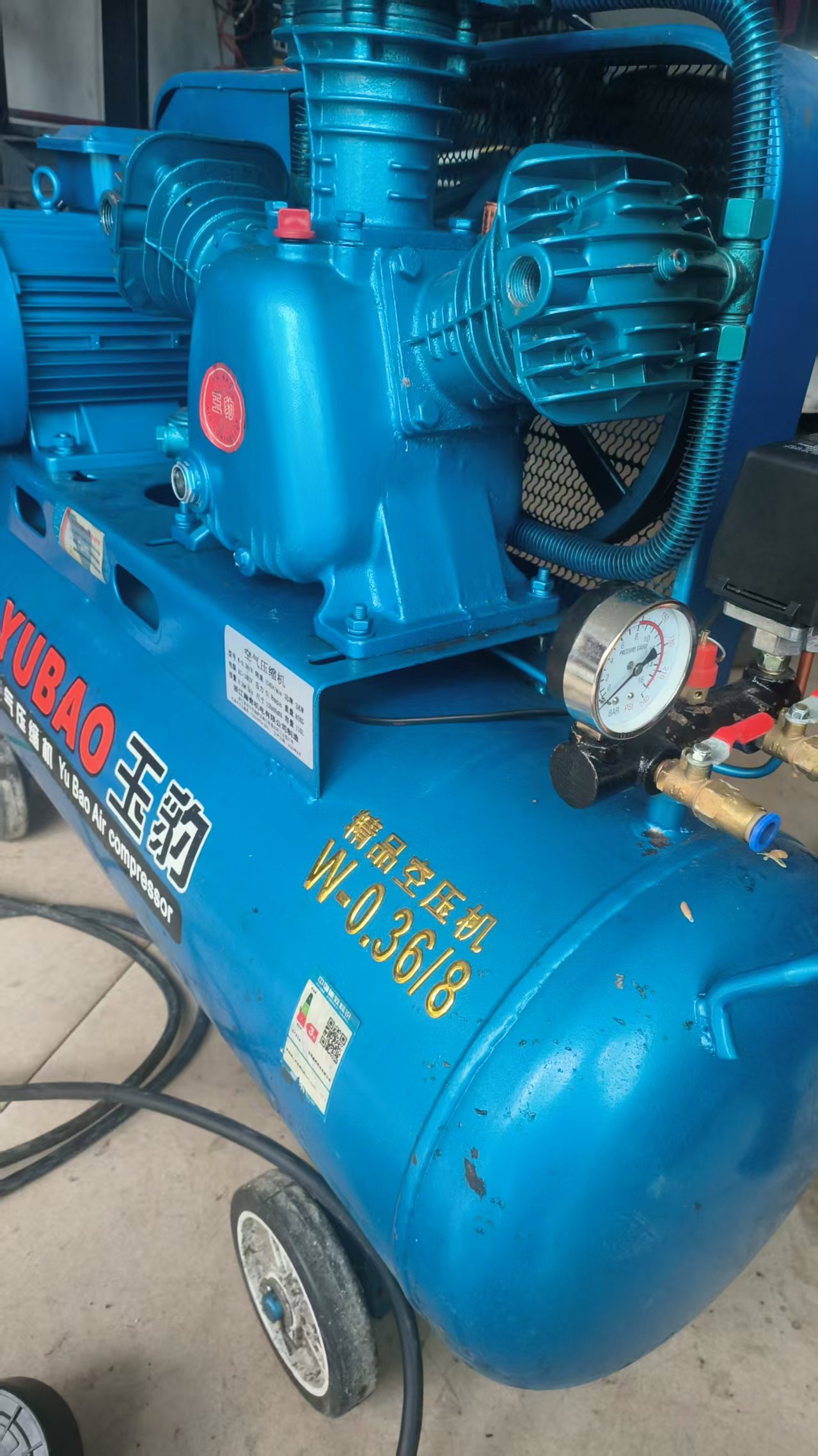 寄卖两台空压机380伏3000瓦电机110升，950元，新的2200元，支付微信