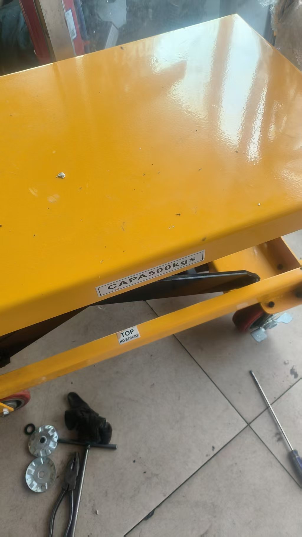 刚刚到货一台升降机新的还没使用的