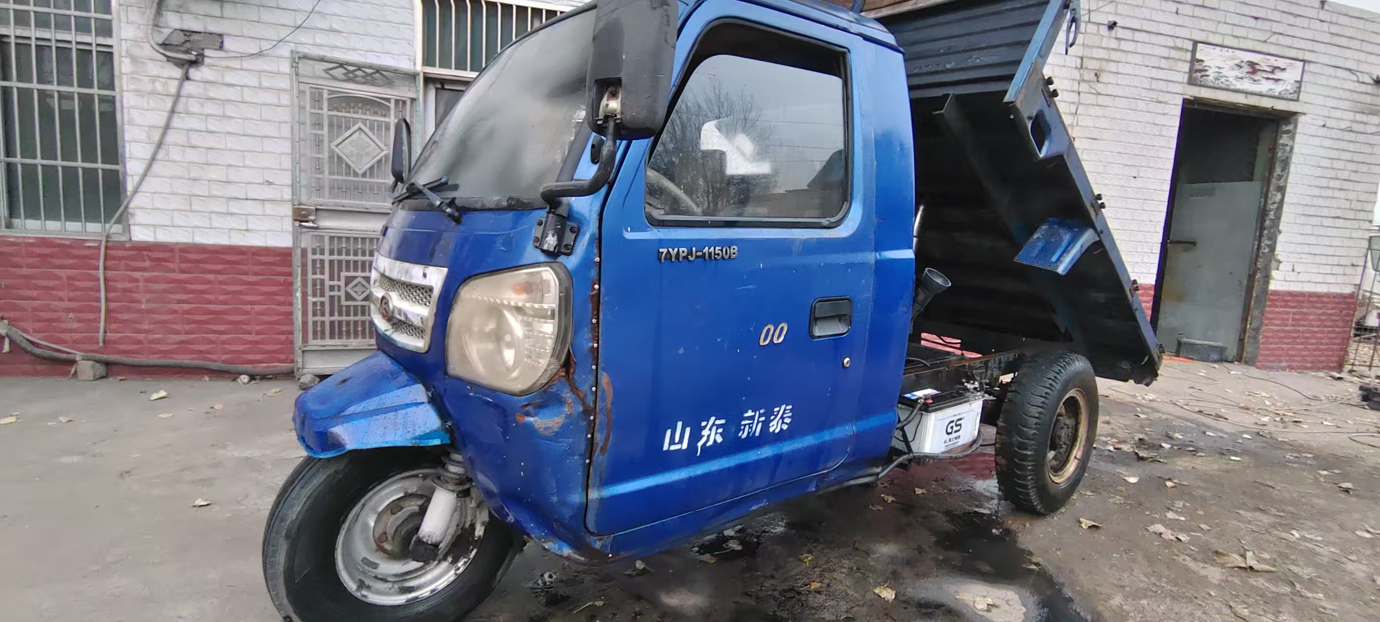 全手续。2023年三月。斗长三米二。跑了三千公里。新车五万多。现在卖四万三。