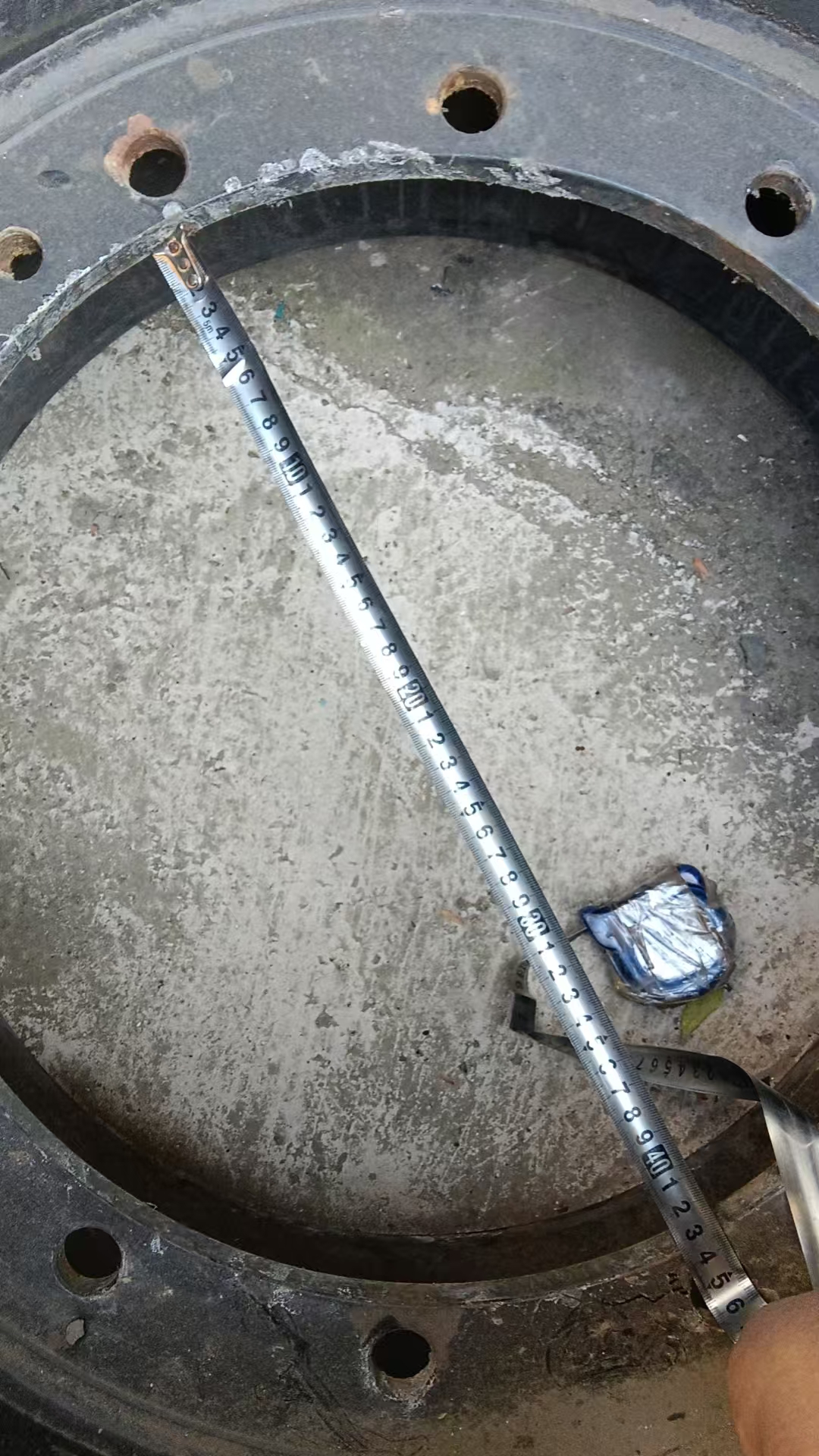 求购压路机钢圈装23.5-25轮胎的